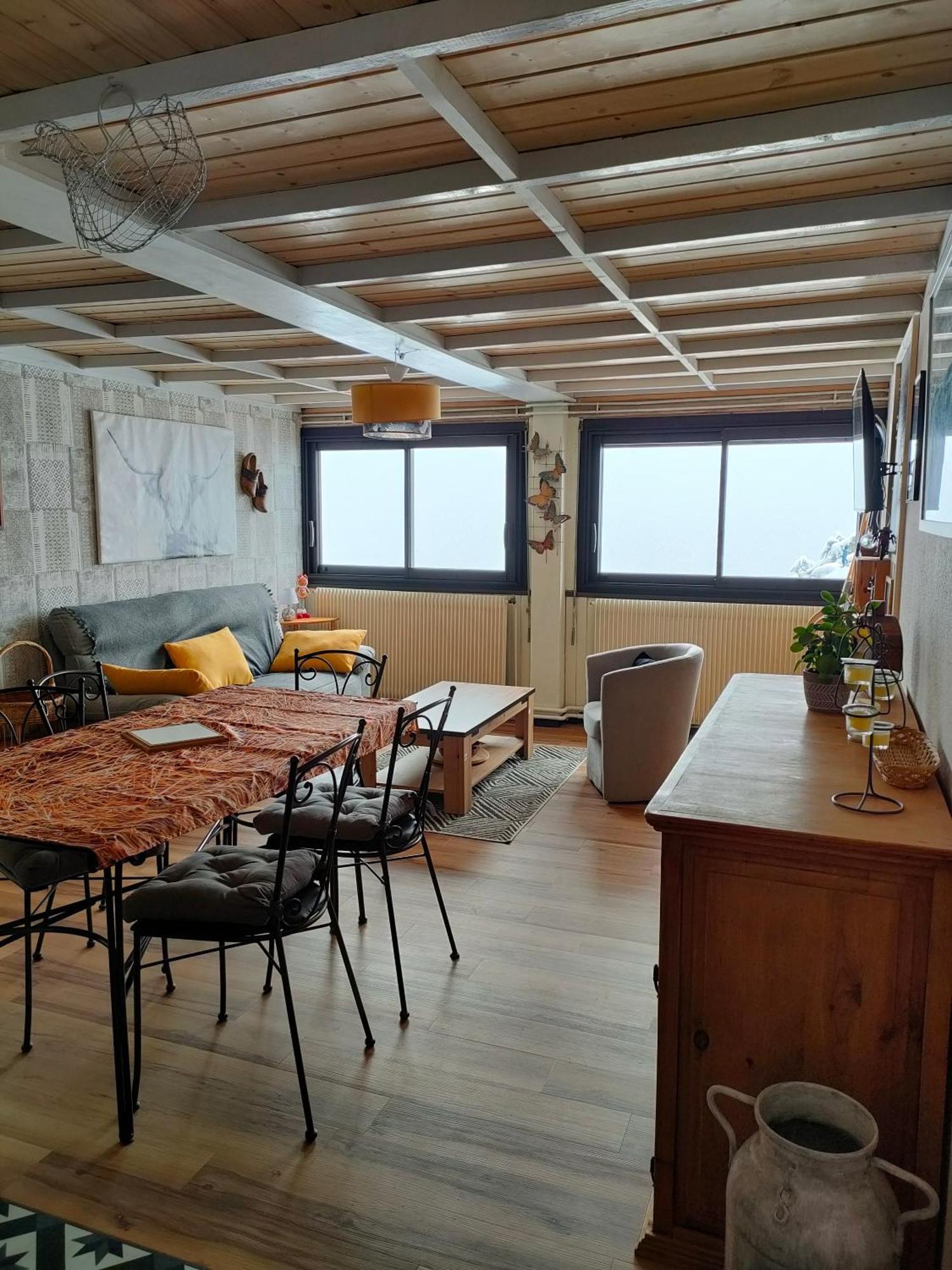 Grand Appartement Vue Magnifique Murat-le-Quaire المظهر الخارجي الصورة
